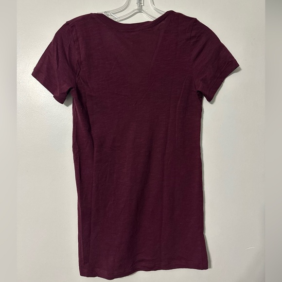 Victoria's Secret PINK Maroon Short Sleeve V-neck T-Shirt Womens XS - Picture 2 of 2